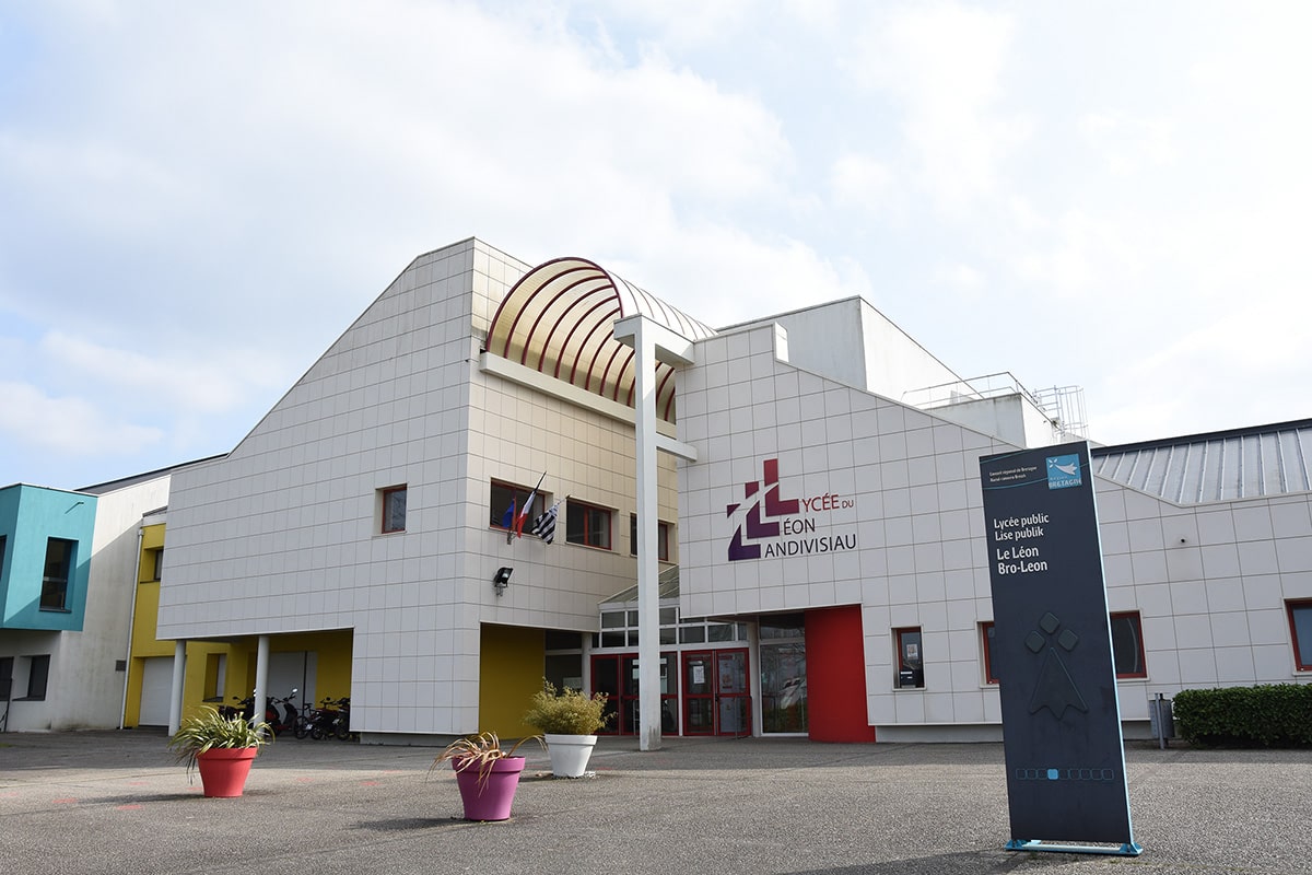 Lycee Victor